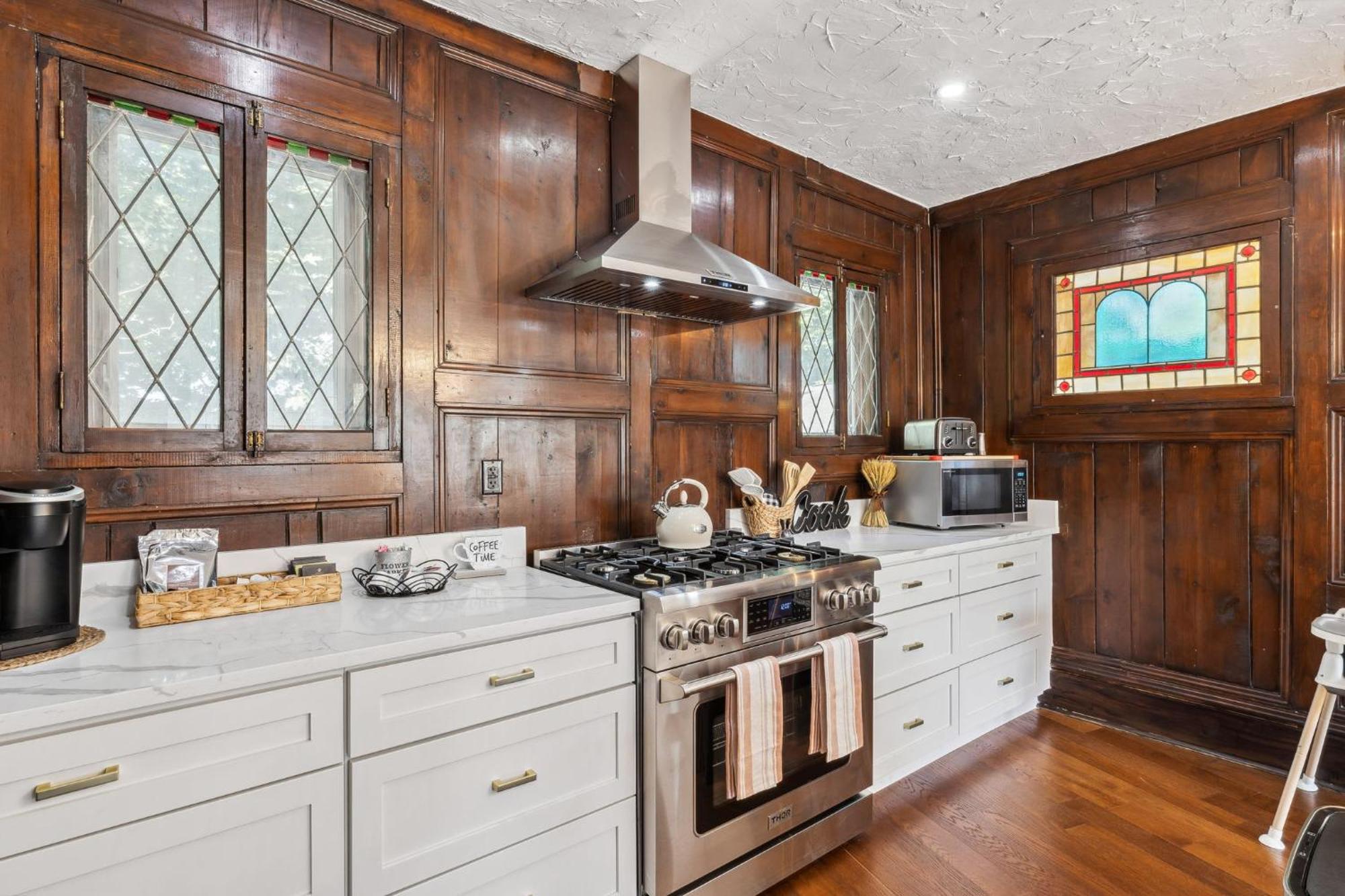 Enchanted Castle - Your Royal Getaway Awaits Cleveland Exterior foto